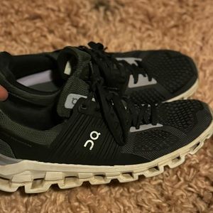 OnCLOUD ON Running size 8.5 women’s black and purple running shoes